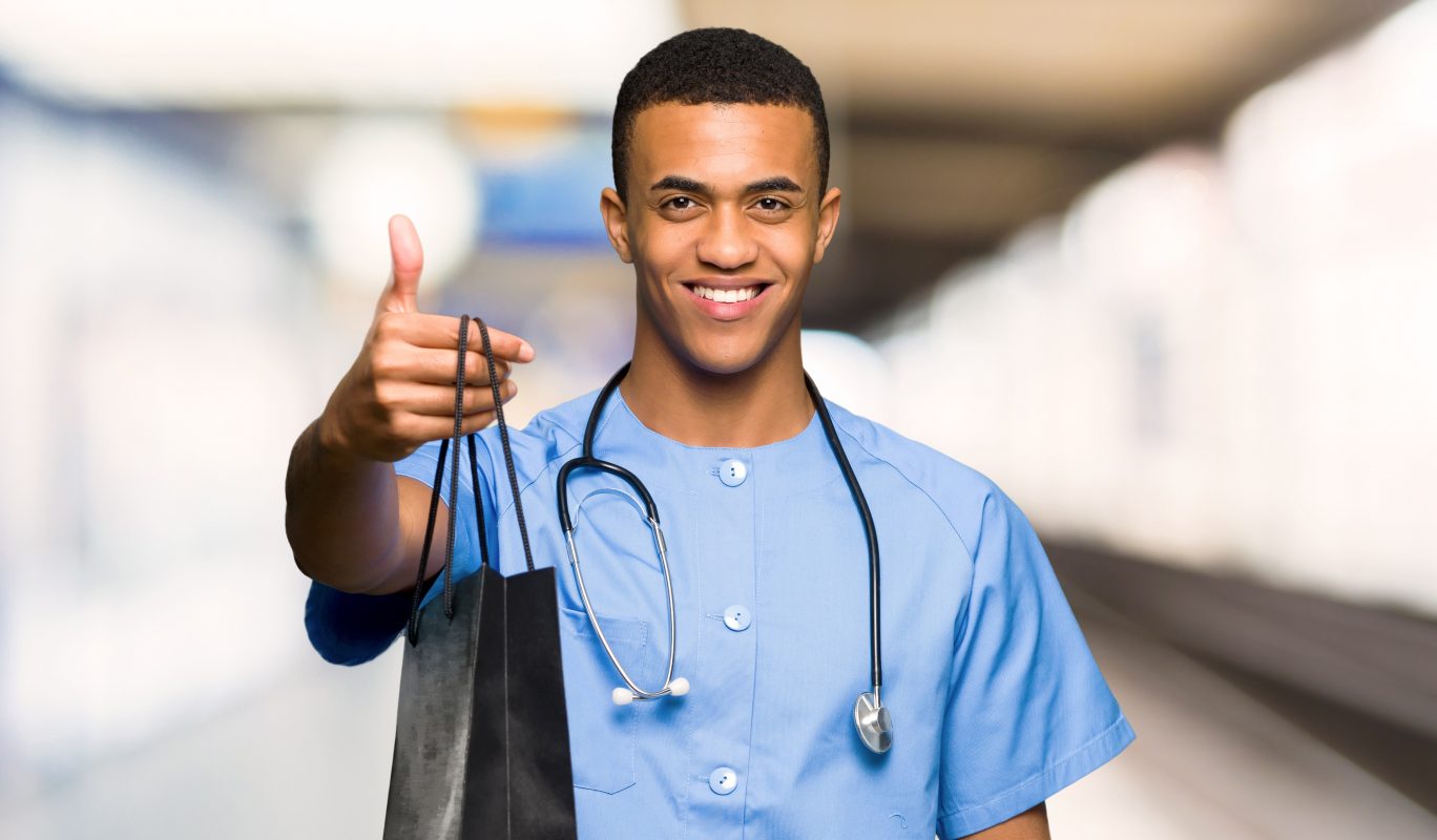 UNIFORME MEDICALE ELASTICE DOCTOR BARBAT HOMEPAGE Student ce tine un cadou cu costume chirurgicale