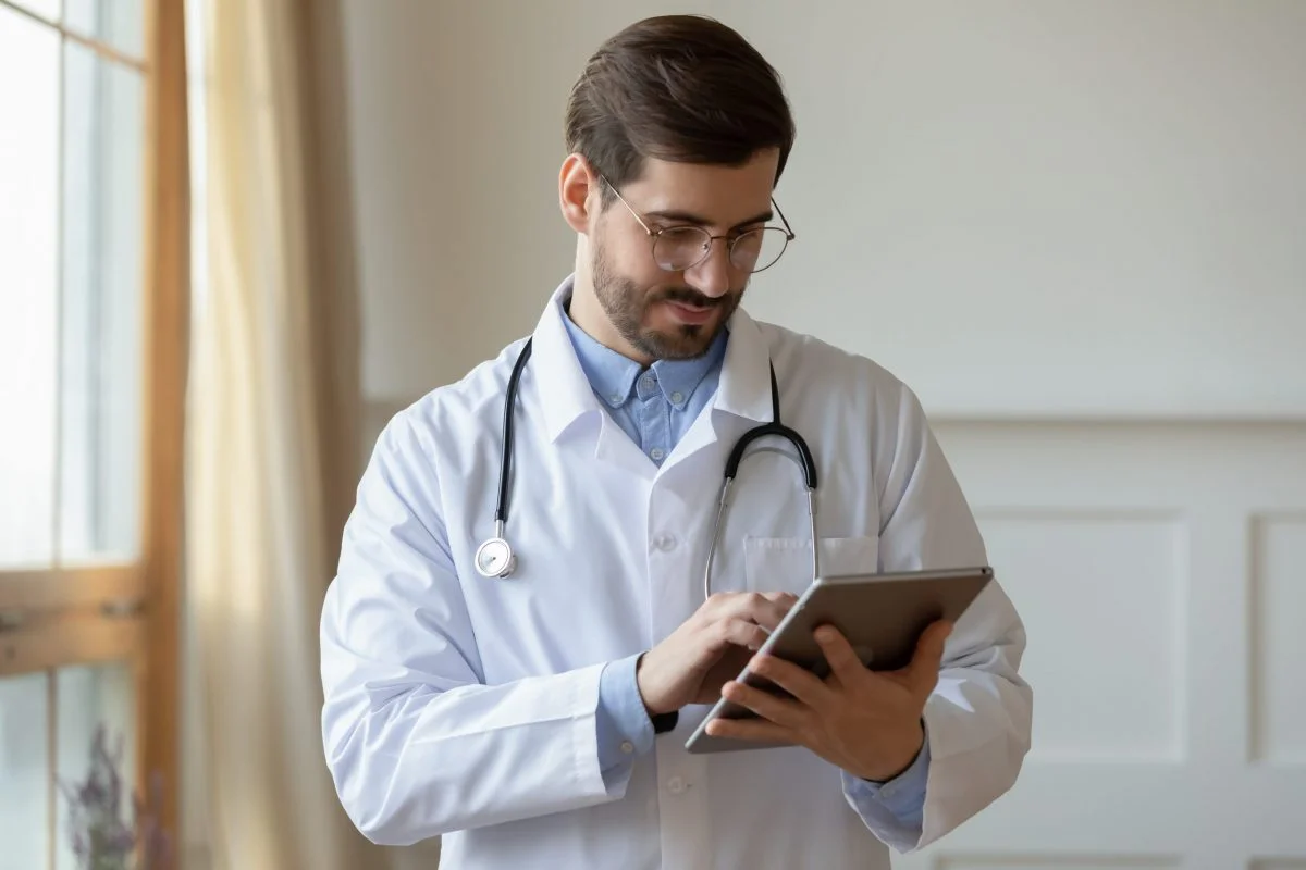 uniforme-medicale-elastice-costume-medicale-barbati