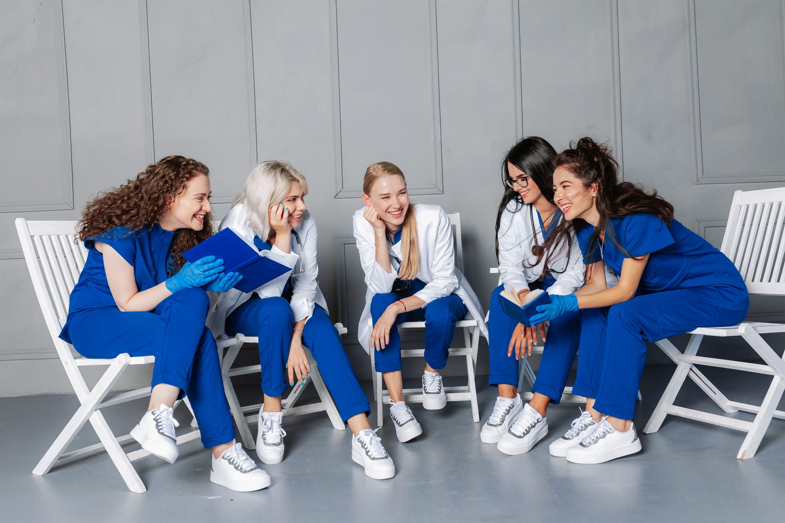 uniforme medicale bucuresti bumbac elastic scaled 5 fete ce poarta uniforme medicale albastre dapsis