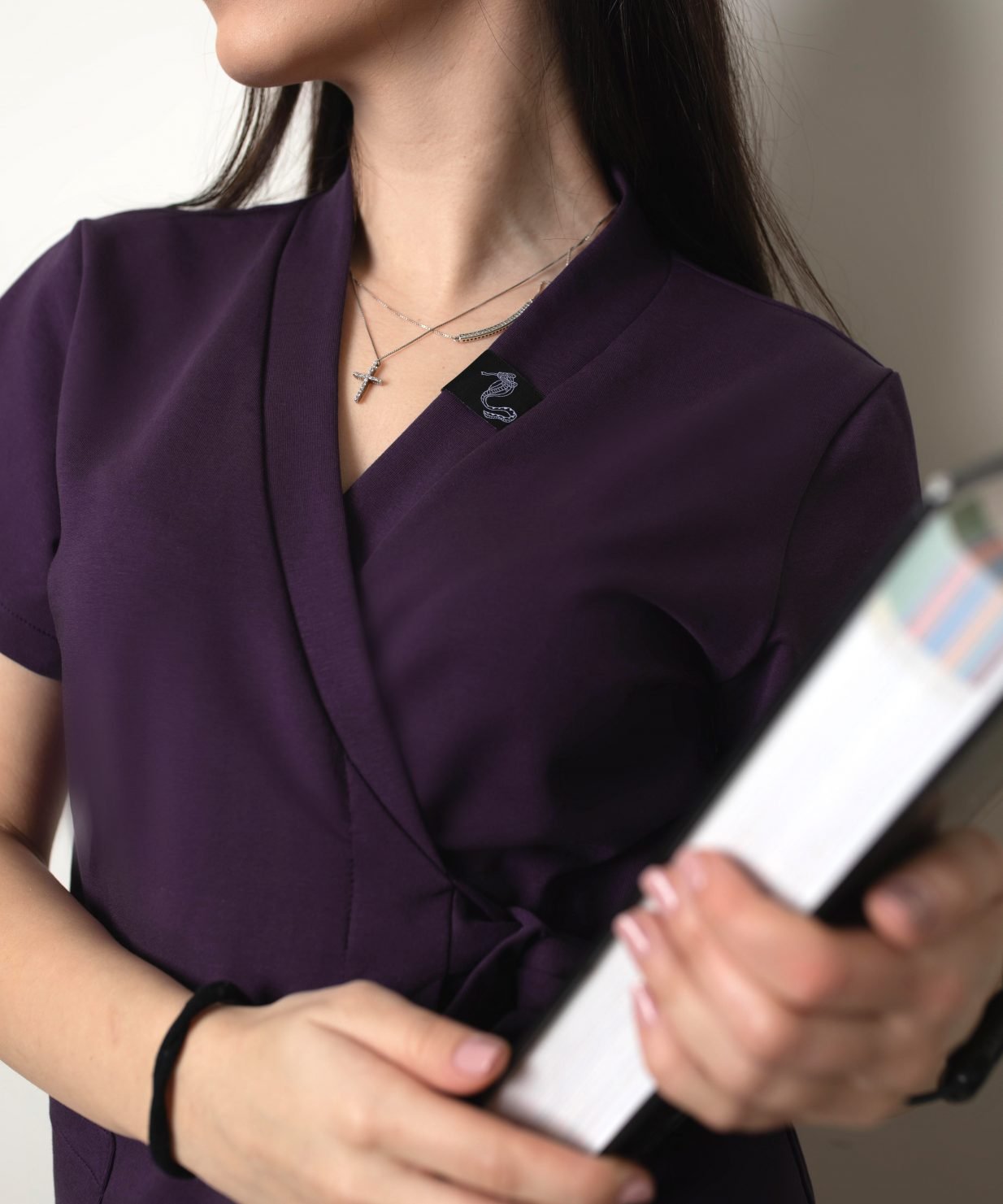 scrub medical violet costum medical femei uniforma spital2 scrub medical violet costum medical femei uniforma spital2