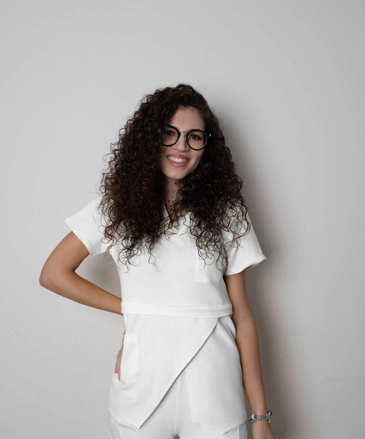 scrub medical alb costum medical femei uniforma spital3 scrub medical alb costum medical femei uniforma spital3