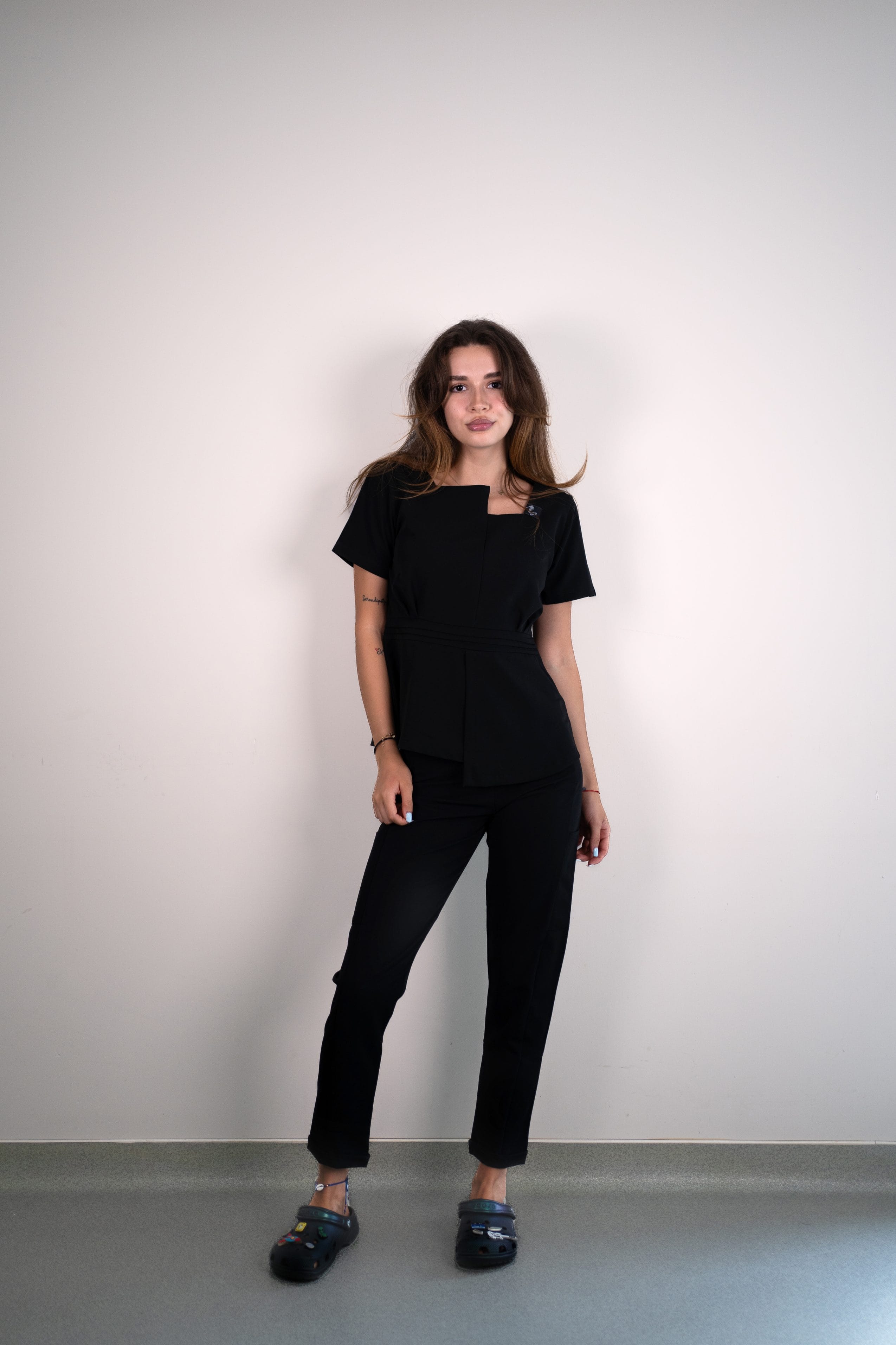 Set costum medical negru5 scaled