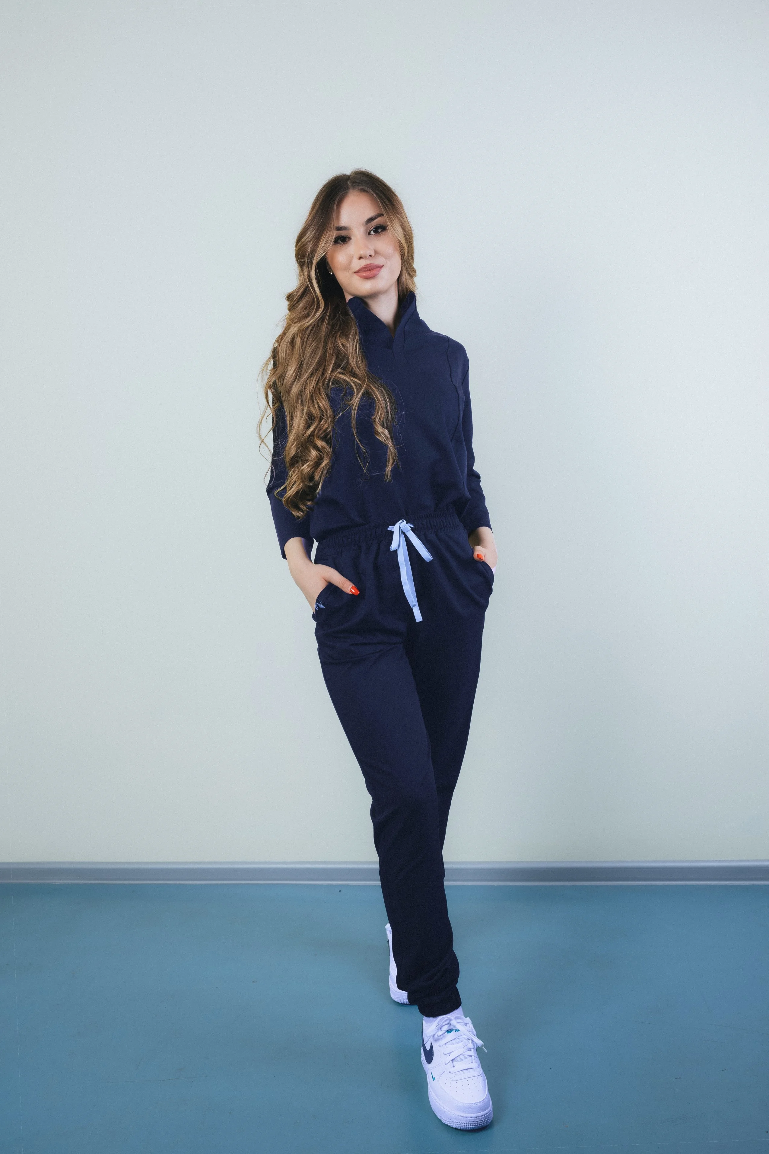 Costum medical femei albastru navy5 scaled