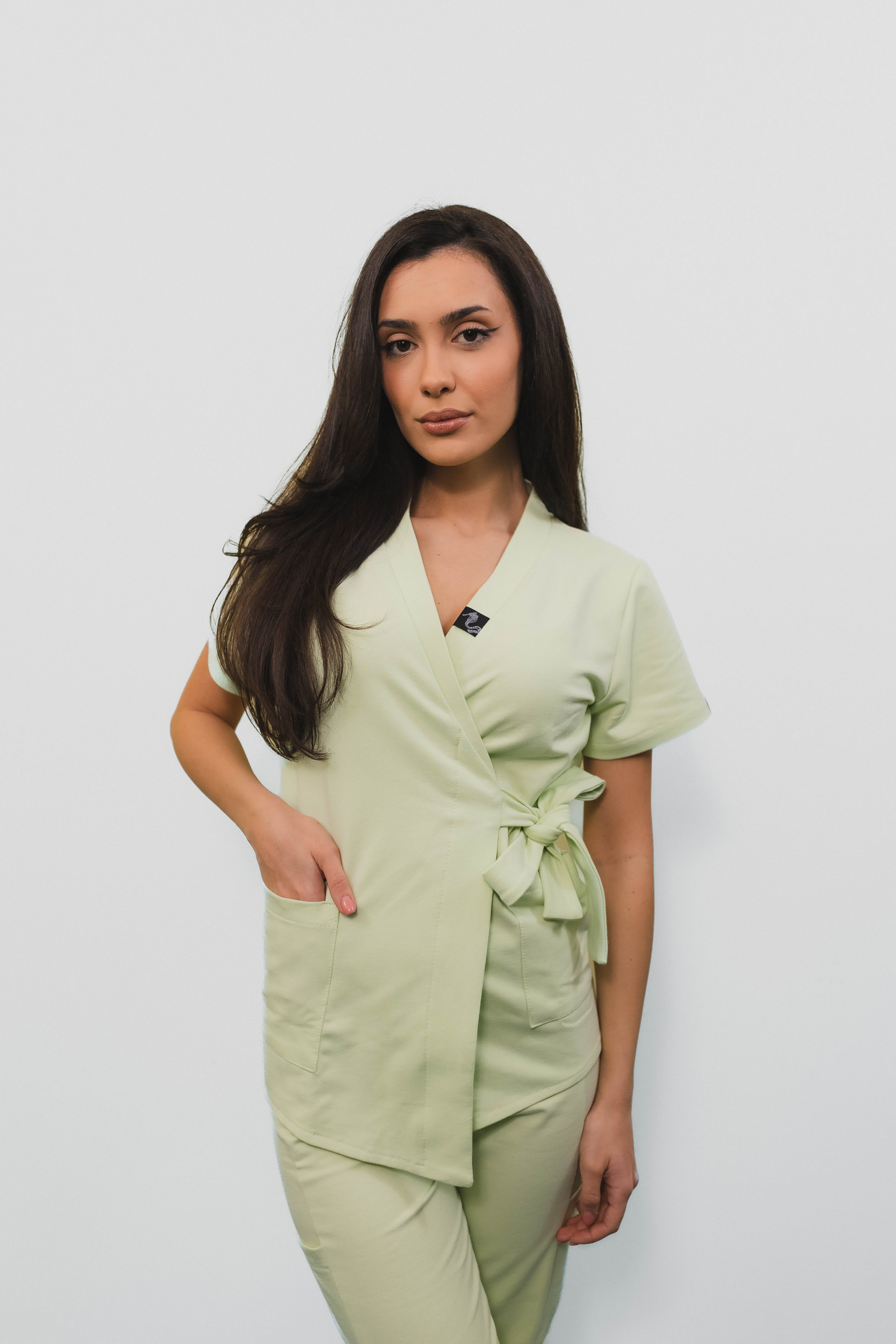 costum medical macaroon femei uniforma medicala 8 scaled