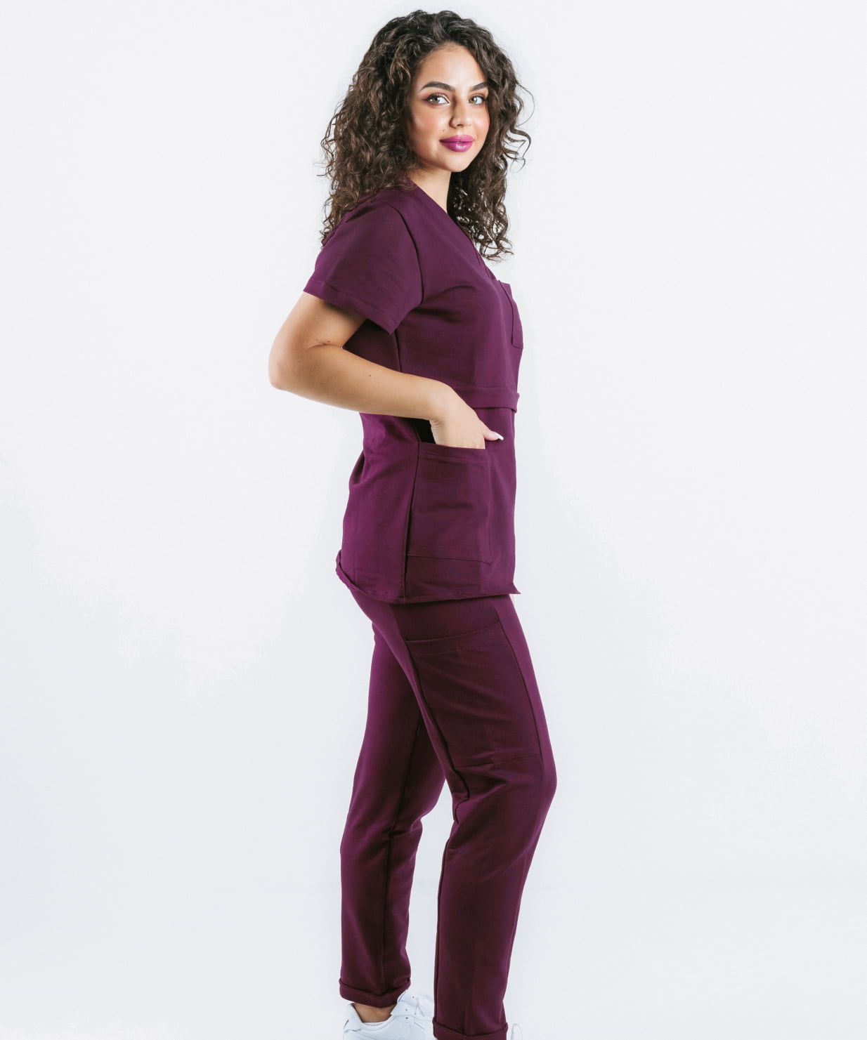 costum medical mov pruna femei uniforma medicala 10 costum medical mov pruna femei uniforma medicala 10