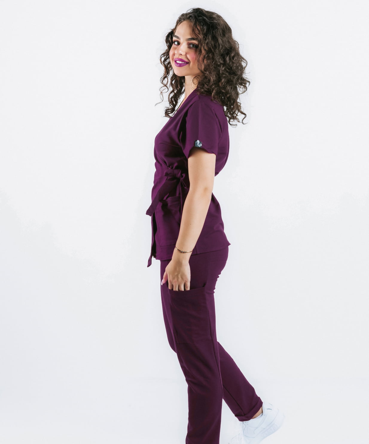 costum medical mov pruna femei uniforma medicala 4 costum medical mov pruna femei uniforma medicala 4