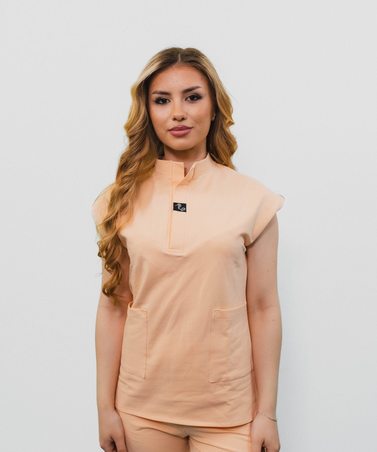 costum medical peach fuzz femei uniforma medicala 9