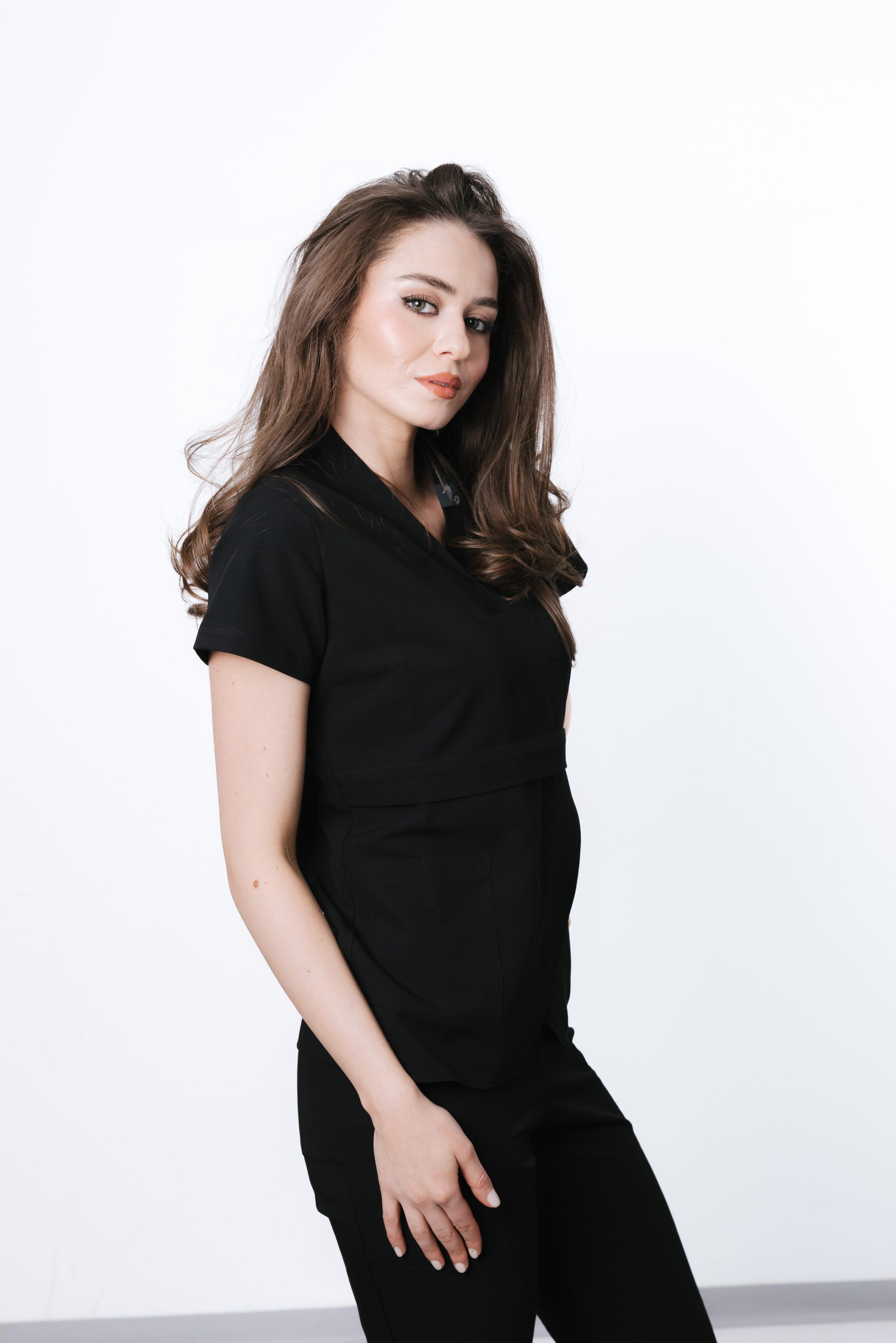 costum medical negru vascoza uniforma medicala neagra 5 scaled