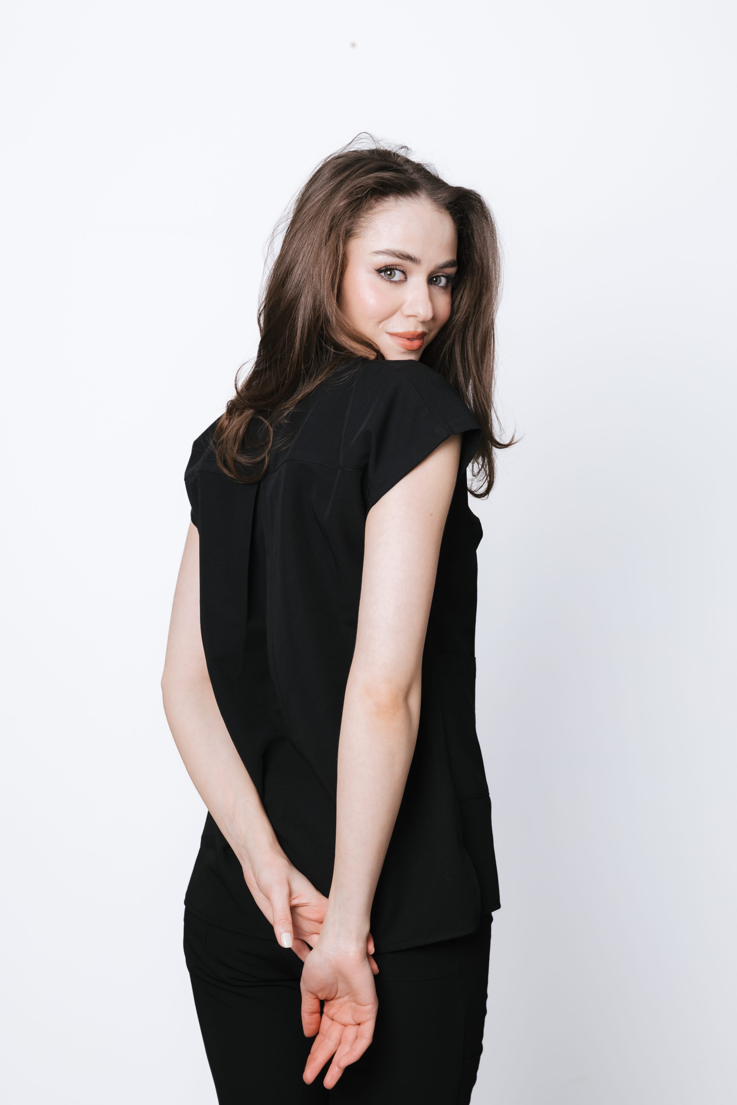 costum medical negru vascoza uniforma medicala neagra 8 scaled