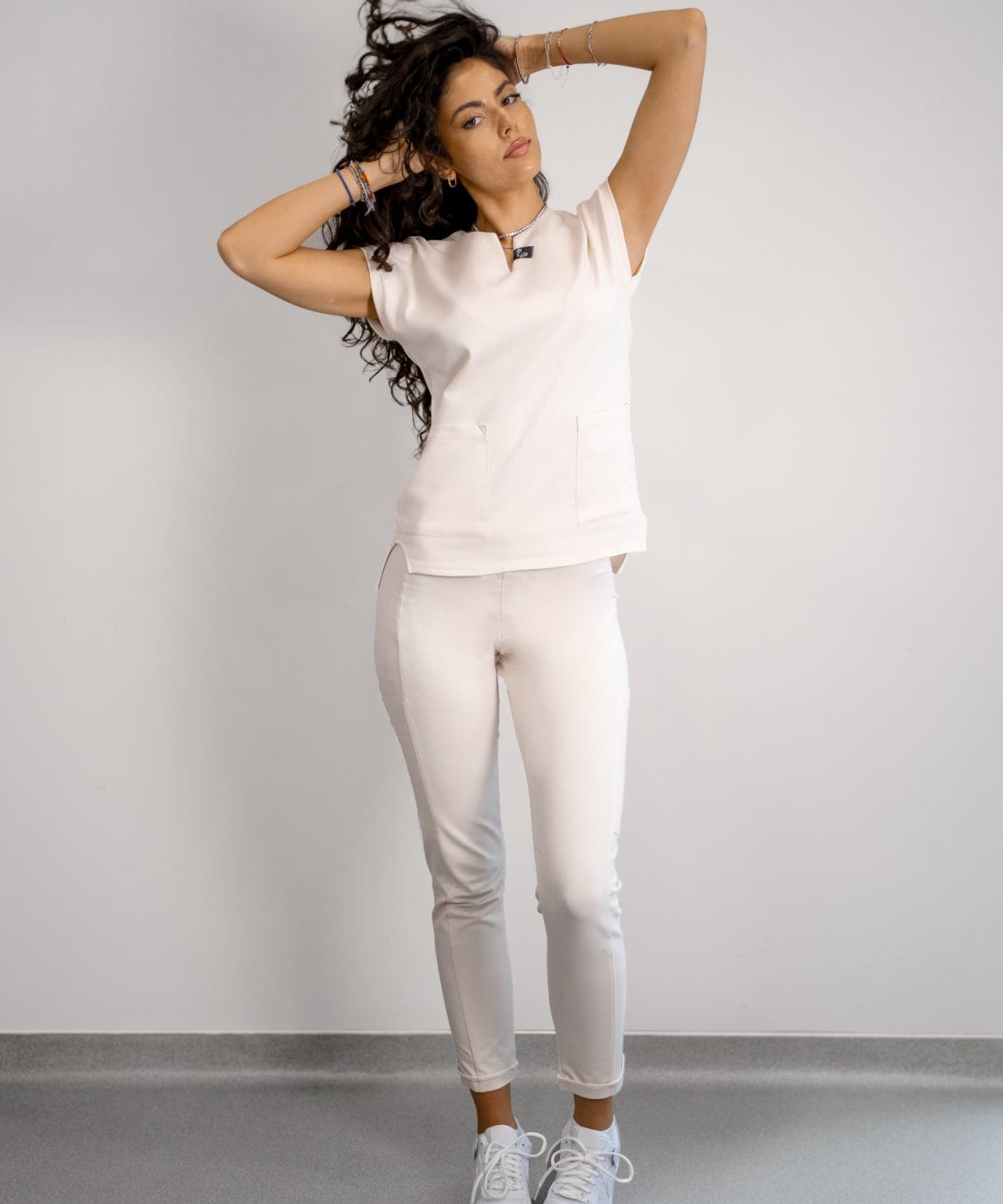 scrub medical Alb pearl uniforma medicala femei10