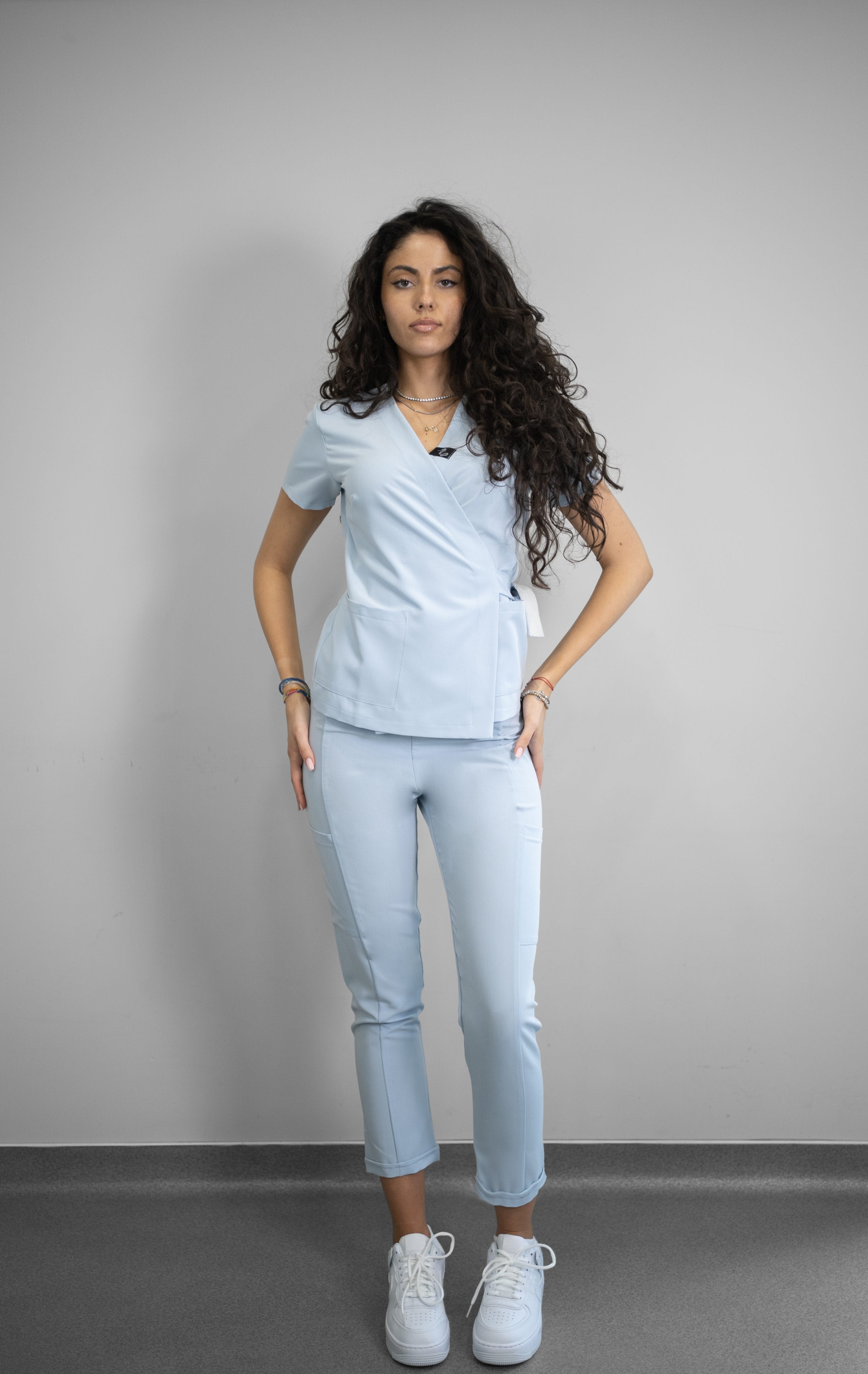 scrub medical Ice blue uniforma medicala bleo femei 5 scaled