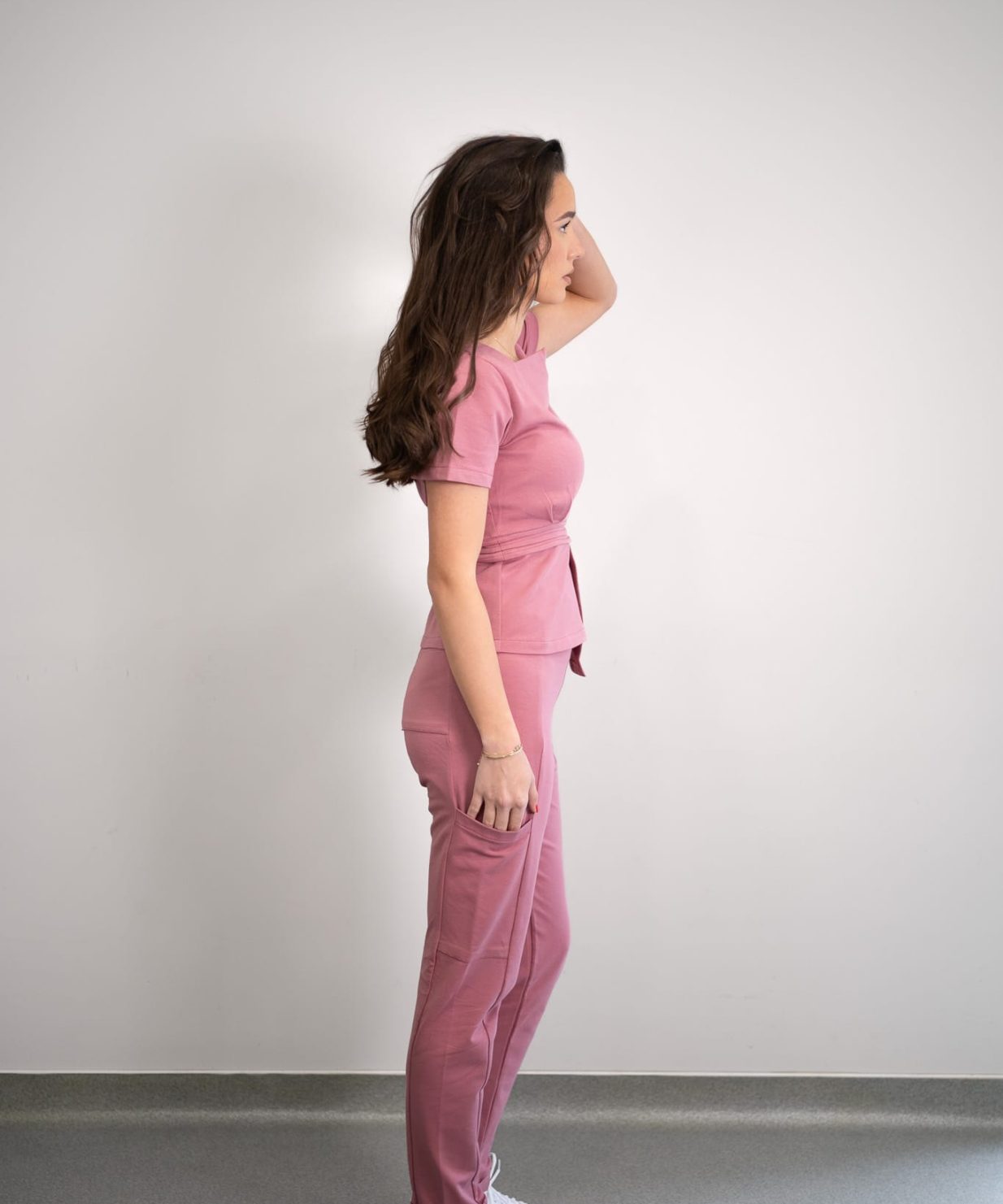 scrub medical bubblegum costum femei roz inchis 19