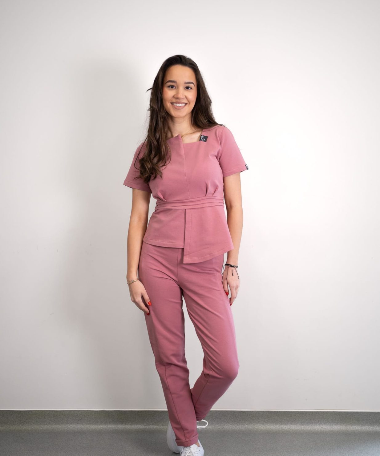 scrub medical bubblegum costum femei roz inchis 20