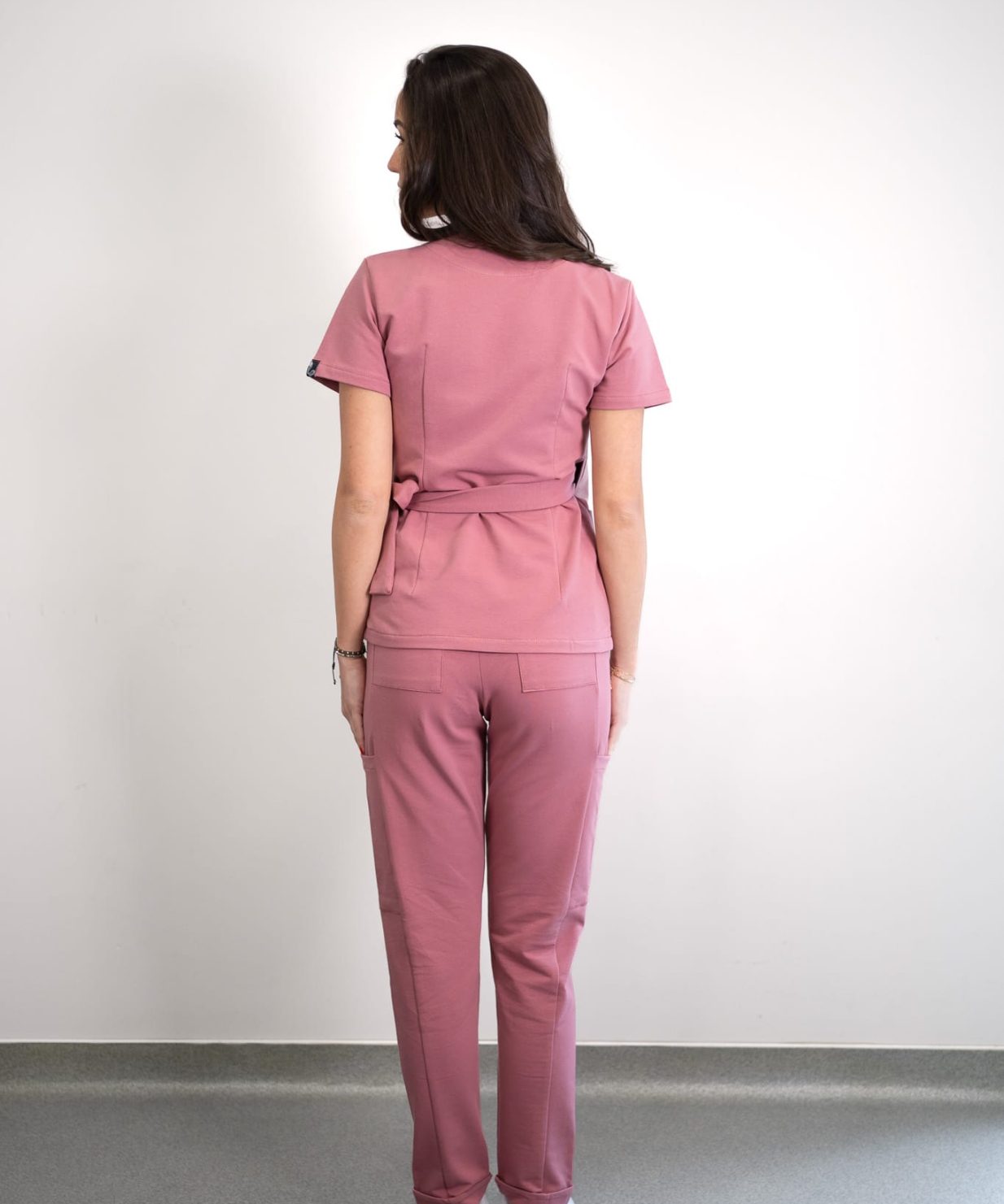 scrub medical bubblegum costum femei roz inchis 23