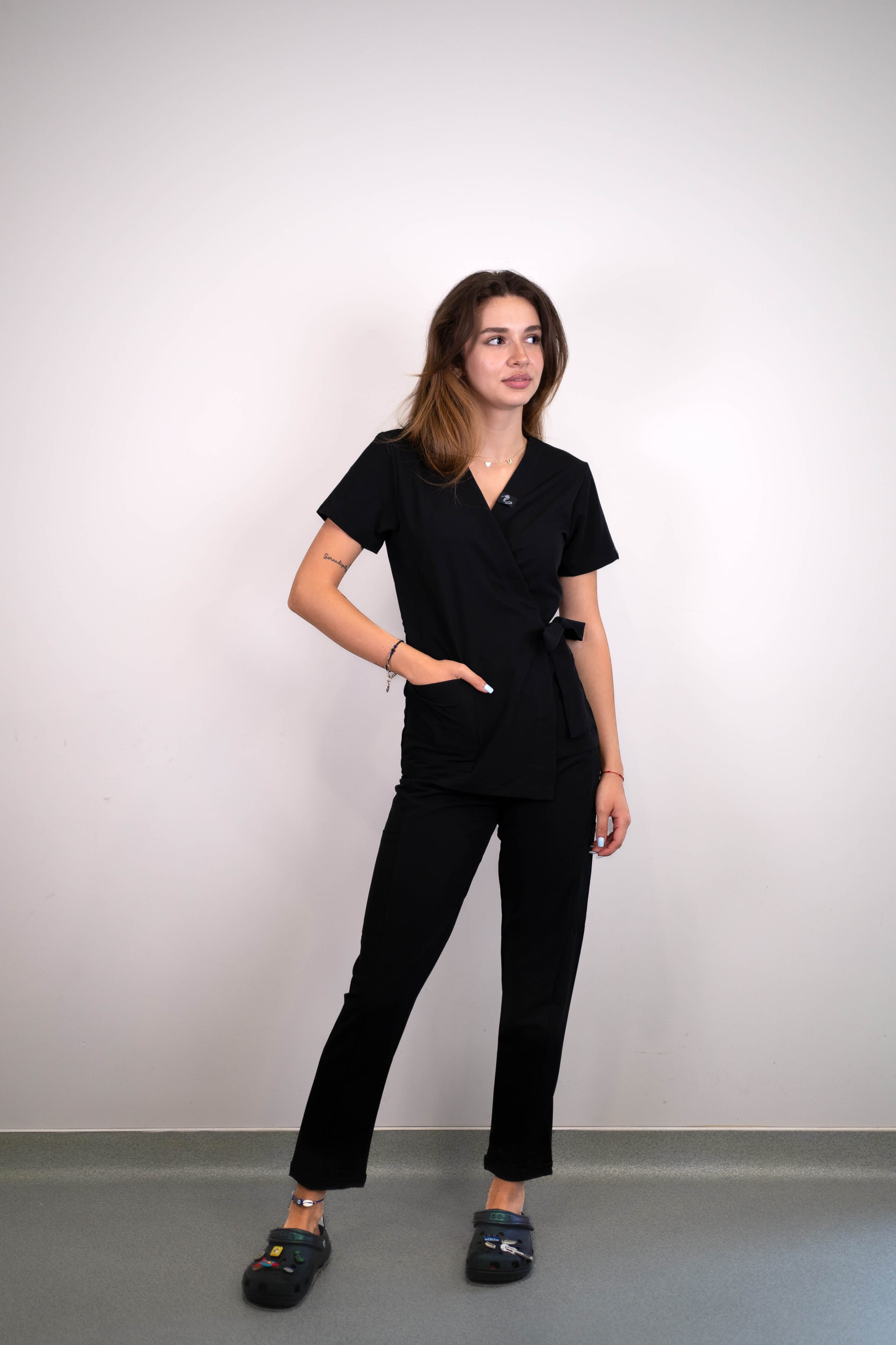 Set costum medical negru4 scaled